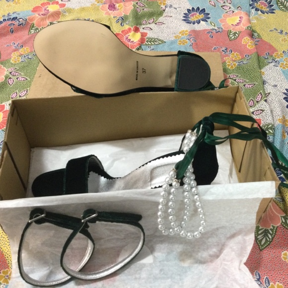 Yvolla Green Velvet Sandals NWOT - Picture 3 of 5